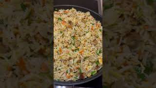 අද අපේ රෑ කෑම. මොකෝ කියන්නේ කමුද ??  #subscribe #srilanka #germany #shortvideo #rice #friedrice