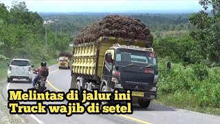 Jangan di ragukan tenaga Truck sawit di jalur ini