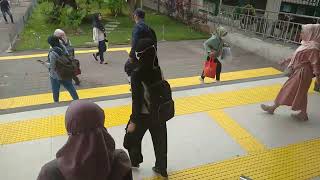 Dari Stasiun Cikarang Naik  Bus Trans Wibawa Mukti Ke Stasiun LRT Jatimulya BanyakIbu Bapa&Anak Naik