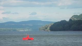 Vöcsök III. szárnyashajó a Helemba-szigetnél - Vöcsök III. hydrofoil is at Helemba Island