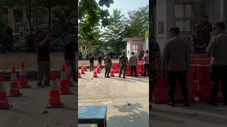 Ekting Ngerekam Polisi Sama TNI