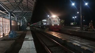 Kereta Api Ngebut Abis || #stasiunkutoarjo #keretaapi