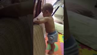 6 Months and 3 weeks old baby learn to walk