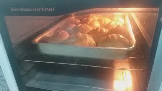 PÃO CASEIRO # PRIMEIA VEZ Que  FAÇO ! está assando 180 grau.