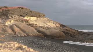 das h10 costa adeje palace liegt in unmittelbarer nähe zum meer und verfügt über einen direkten zuga