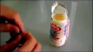 esto pasa si mezclas mentos con yakult