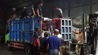 proses muat mesin press multifungsi untuk kardus, petbotol bodong, kertas, kardus dan plastik 90×60