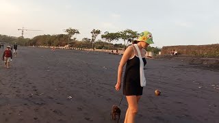 jalan jalan sore hari di Pantai nyanyi Bali tidak sengaja ternyata ada turis asing terkam camera