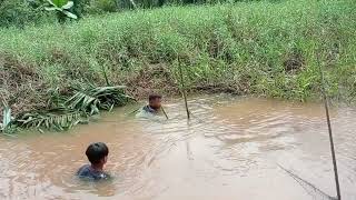 Jaring ikan tradisional di kampung part1