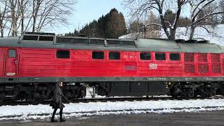 BR 233 314 mit Militärzug in Füssen am 27.11.2023