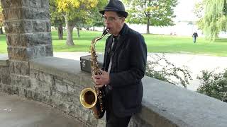 Patrice joue du saxophone, octobre 2021