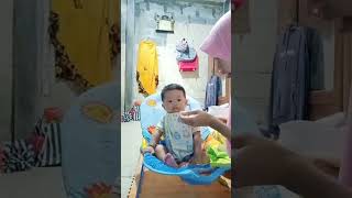 pertama kali neng Alicha mam nya duduk di bouncher, masyaAllah lahap niannn 😍