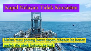 Kapal Nelayan Mau Pootong Haluan Tapi Tidak Jadi