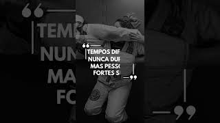 "Achou que eu ia deixar você me pegar na chave de braço? Que nada, isso aqui é braço de ferro! 💪😂