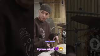 taehyung alih profesi???tukang kendang hajatan!!! #viral #shortvideo #bts #army #taehyung #vbts