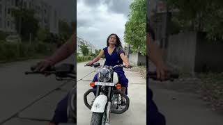 Dug Dug pe Lady Biker Sanjana