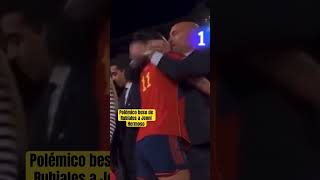 Celebración con polémica. Rubiales besa a Jenni Hermoso #football #mundial #españa #spain