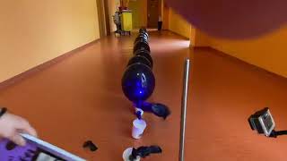 ¿Qué pasa cuando 1 W de luz se concentra en 1 mm2 sobre la superficie de 20 globos negros?