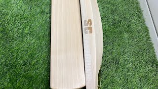 English Willow cricket bat black edition