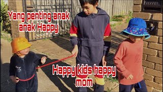 Yang penting anak anak Happy... happy kids happy mom