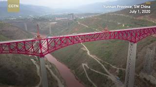 China Laos railway bridge completes closure over Yuanjiang River