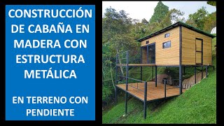 Cabaña de madera con estructura metálica, en terreno pendiente - Proceso de construcción