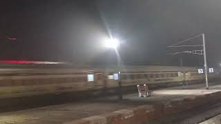 IRCTC Bharat Gaurav Tourist Train Chandauli Railways Station Ko Cross Karti Hui