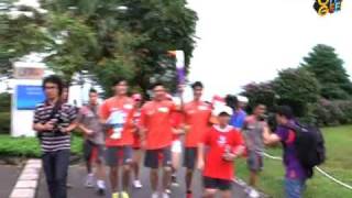 Singapore's TV stars run Torch Relay at MacRitchie