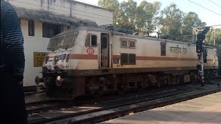 Malwa SF express Enter Indore Junction|| 2 hours late || Indian Railways|| Train