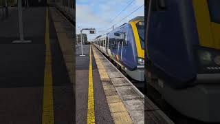 195106  heads east to Preston